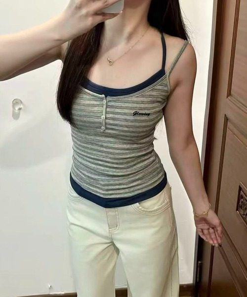 AVYL(アヴィル)の「マルチボーダーヘンリーネックキャミソール(タンクトップ・レディース・グレー・M)」の3枚目の写真