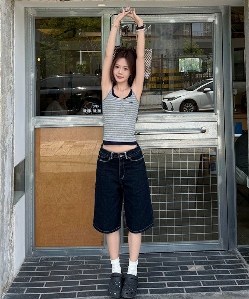 AVYL(アヴィル)の「マルチボーダーヘンリーネックキャミソール(タンクトップ・レディース・グレー・M)」の7枚目の写真