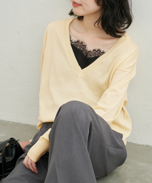 SLOBE IENA(スローブイエナ)の「《シリーズあり》ウォッシャブルプレーンオーバーVネックニット(ニット/セーター・レディース・チャコールグレー/イエロー/パープル/グリーン・FREE)」の4枚目の写真