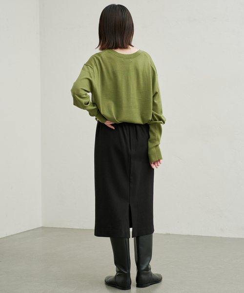 SLOBE IENA(スローブイエナ)の「《シリーズあり》ウォッシャブルプレーンオーバーVネックニット(ニット/セーター・レディース・チャコールグレー/イエロー/パープル/グリーン・FREE)」の15枚目の写真