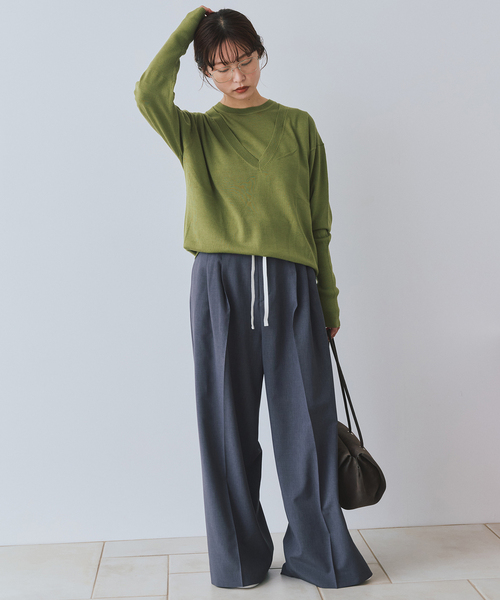 SLOBE IENA(スローブイエナ)の「《シリーズあり》ウォッシャブルプレーンオーバーVネックニット(ニット/セーター・レディース・チャコールグレー/イエロー/パープル/グリーン・FREE)」の21枚目の写真
