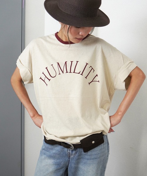 gossara(ゴサラ)の「【デイリー使いにぴったり】ネック配色ロゴT(Tシャツ/カットソー・レディース・チャコールグレー/オフホワイト/ベージュ・FREE)」の3枚目の写真