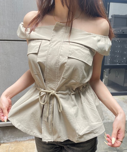 ROGER AND RAW(ロジャーアンドロウ)の「スピンドルツイルオフショルトップス(シャツ/ブラウス・レディース・ホワイト/ブラック/ベージュ/カーキ・FREE)」の10枚目の写真