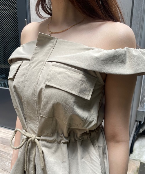 ROGER AND RAW(ロジャーアンドロウ)の「スピンドルツイルオフショルトップス(シャツ/ブラウス・レディース・ホワイト/ブラック/ベージュ/カーキ・FREE)」の9枚目の写真