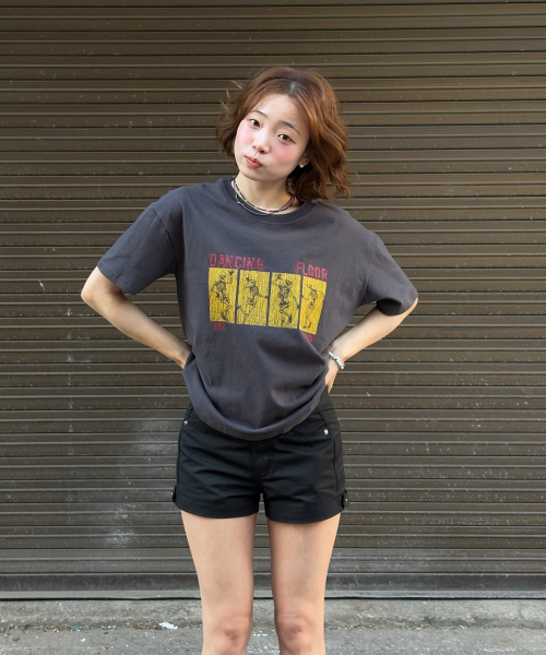 AMOU(アモウ)の「Dancing Skull half T-shirts CHACOAL(Tシャツ/カットソー・レディース・その他・3/2/1)」の4枚目の写真