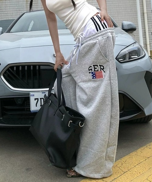 FreeZone(フリーゾーン)の「レイヤード風ウエスト配色ロゴ刺繍ワイドスウェットパンツ(スウェットパンツ・メンズ・ブラック/グレー・L/M/S)」の7枚目の写真