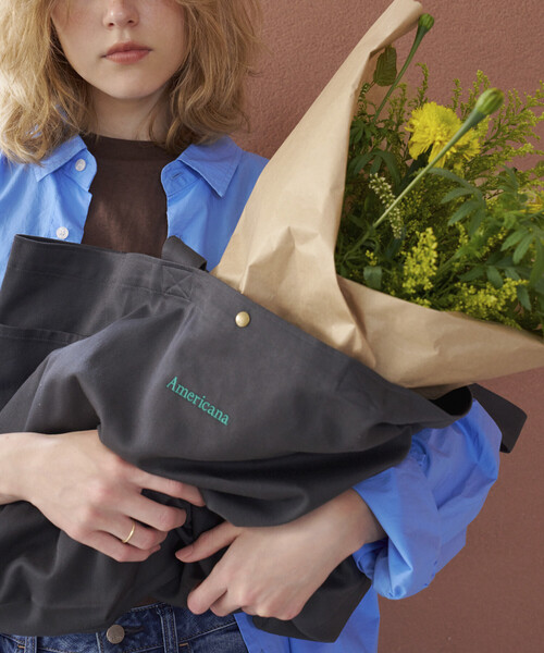 AMERICANA(アメリカーナ)の「Americana/アメリカーナ × Firsthand 別注embroidery TOTE BAG L / ロゴ刺繍 トートバッグ Lサイズ 限定展開(トートバッグ・レディース・ピンク/チャコールグレー/ダークブラウン/ベージュ・FREE)」の5枚目の写真