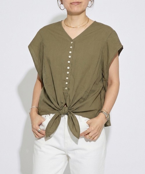 DESIGNWORKS(デザインワークス)の「【一部店舗限定】後ろボタン3WAYブラウス(シャツ/ブラウス・レディース・ブラック/ホワイト/カーキ・フリー)」の3枚目の写真