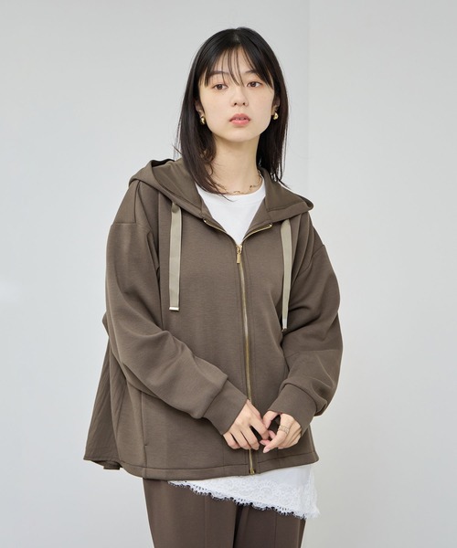 Mac-House(マックハウス)の「【Free Nature/フリーネイチャー】異素材切替バックギャザージップパーカー(パーカー・レディース・杢グレー/ブラウン/ブラック/グレイッシュベージュ・L/XL/M)」の3枚目の写真