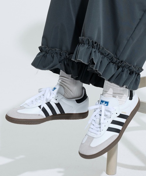 adidas(アディダス)の「サンバ OG / SAMBA OG / アディダスオリジナルス adidas Originals スニーカー(スニーカー・レディース・ホワイト×ブラック・23.0cm/22.5cm/22.0cm/24.5cm/25.0cm/26.0cm/25.5cm/30.0cm/29.5cm/30.5cm/31cm/32cm/31.5cm/24.0cm/23.5cm/29.0cm/28.5cm/27.0cm/26.5cm/27.5cm/28.0cm)」の4枚目の写真