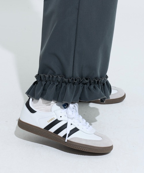 adidas(アディダス)の「サンバ OG / SAMBA OG / アディダスオリジナルス adidas Originals スニーカー(スニーカー・レディース・ホワイト×ブラック・23.0cm/22.5cm/22.0cm/24.5cm/25.0cm/26.0cm/25.5cm/30.0cm/29.5cm/30.5cm/31cm/32cm/31.5cm/24.0cm/23.5cm/29.0cm/28.5cm/27.0cm/26.5cm/27.5cm/28.0cm)」の5枚目の写真