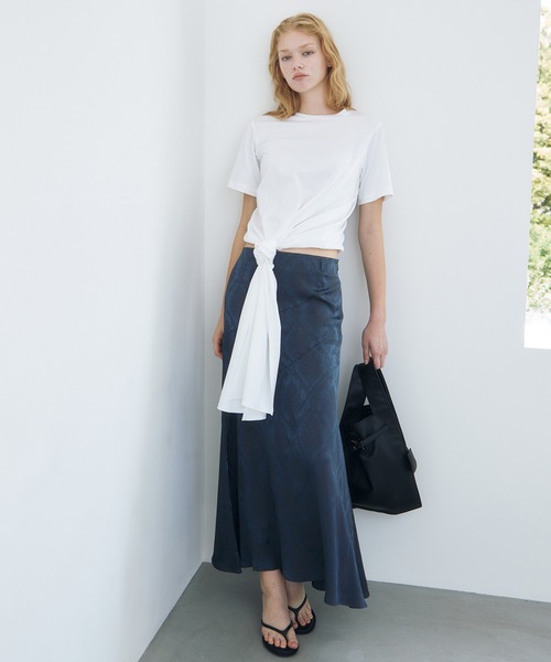 LE CIEL BLEU(ルシェルブルー)の「タイディテールTシャツ / Tie-Detail T-Shirt(Tシャツ/カットソー・レディース・チャコールグレー/オフホワイト・36)」の1枚目の写真