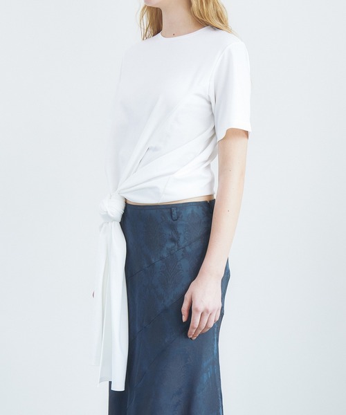 LE CIEL BLEU(ルシェルブルー)の「タイディテールTシャツ / Tie-Detail T-Shirt(Tシャツ/カットソー・レディース・チャコールグレー/オフホワイト・36)」の4枚目の写真