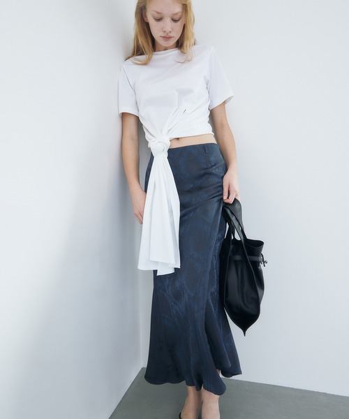 LE CIEL BLEU(ルシェルブルー)の「タイディテールTシャツ / Tie-Detail T-Shirt(Tシャツ/カットソー・レディース・チャコールグレー/オフホワイト・36)」の3枚目の写真