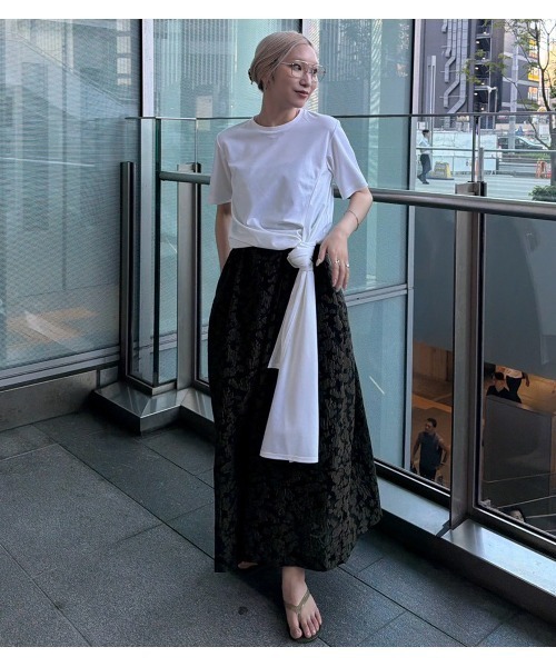 LE CIEL BLEU(ルシェルブルー)の「タイディテールTシャツ / Tie-Detail T-Shirt(Tシャツ/カットソー・レディース・チャコールグレー/オフホワイト/ブラック・36)」の21枚目の写真