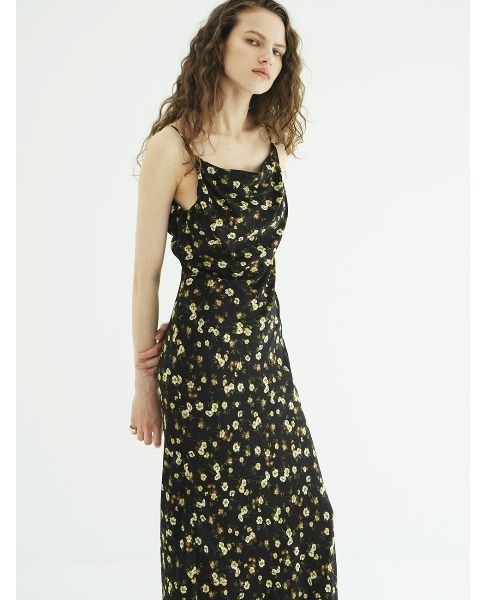 CLANE(クラネ)の「CLANE/クラネ/MABEL FLOWER DRAPE CAMI ONEPIECE(ワンピース・レディース・ブラック/オレンジ・1)」の22枚目の写真