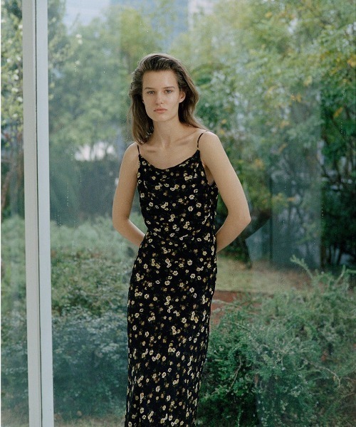 CLANE(クラネ)の「CLANE/クラネ/MABEL FLOWER DRAPE CAMI ONEPIECE(ワンピース・レディース・ブラック/オレンジ・1)」の17枚目の写真