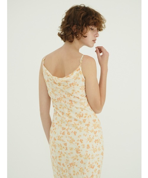 CLANE(クラネ)の「CLANE/クラネ/MABEL FLOWER DRAPE CAMI ONEPIECE(ワンピース・レディース・ブラック/オレンジ・1)」の6枚目の写真