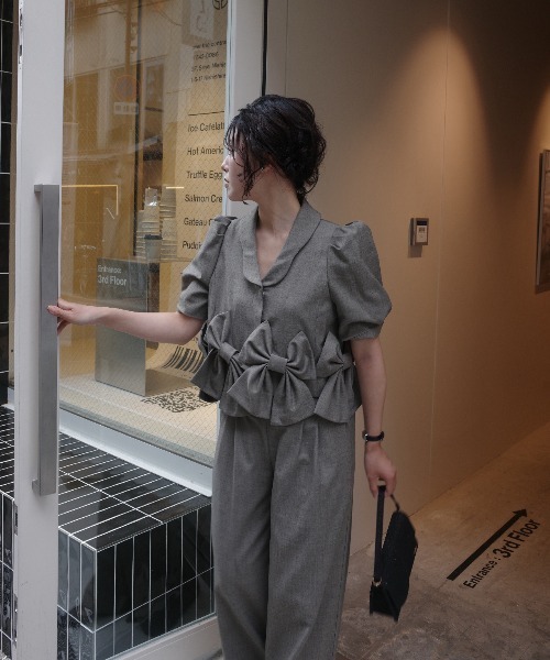 LE'RURE(リルアー)の「Ribbon half sleeve jacket(セットアップ・レディース・ブラウン系その他/ネイビー/ベージュ・SMALL/MEDIUM)」の4枚目の写真