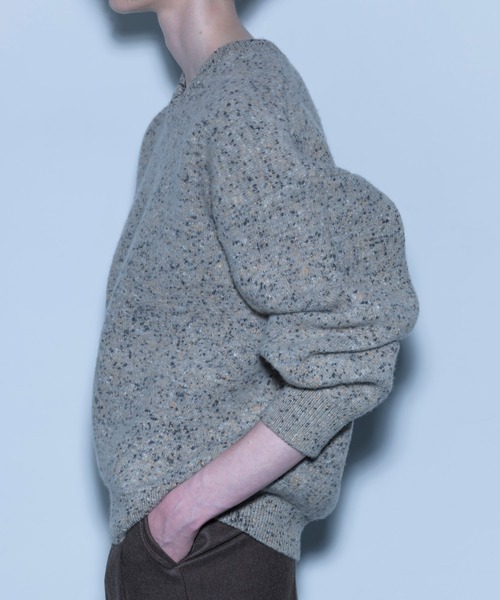 URBAN RESEARCH(アーバンリサーチ)の「new basic SPONGY NEP V-NECK KNIT(ニット/セーター・レディース・グレー/ベージュ・FREE)」の1枚目の写真