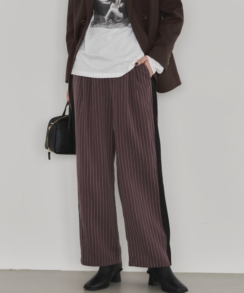Doux archives（ドゥアルシーヴ）の「【ZOZO先行予約】異素材切替ピンストライプパンツ（その他パンツ・レディース・ベージュ/ワインレッド/グレー・FREE）」の3枚目の写真