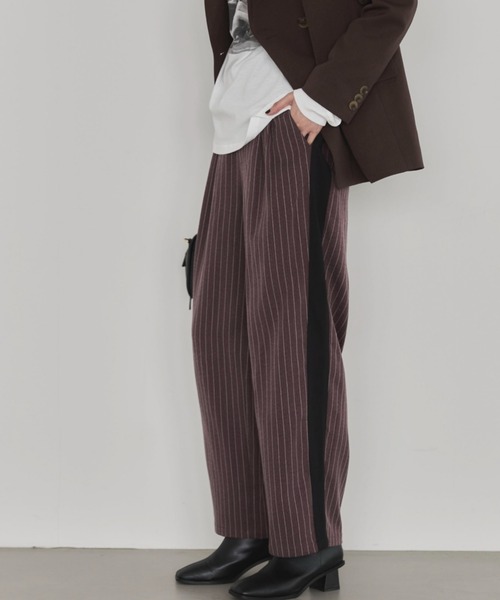 Doux archives（ドゥアルシーヴ）の「【ZOZO先行予約】異素材切替ピンストライプパンツ（その他パンツ・レディース・ベージュ/ワインレッド/グレー・FREE）」の16枚目の写真