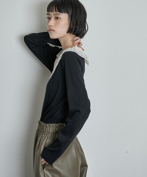 THE YOn(ザヨン)の「シアーフリル襟Vネックプルオーバー(Tシャツ/カットソー・レディース・ブラック/アイボリー/チャコールグレー・FREE)」の21枚目の写真