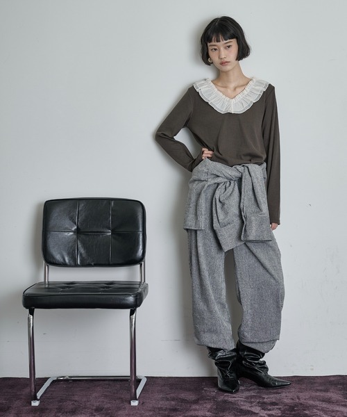 THE YOn(ザヨン)の「シアーフリル襟Vネックプルオーバー(Tシャツ/カットソー・レディース・ブラック/アイボリー/チャコールグレー・FREE)」の10枚目の写真