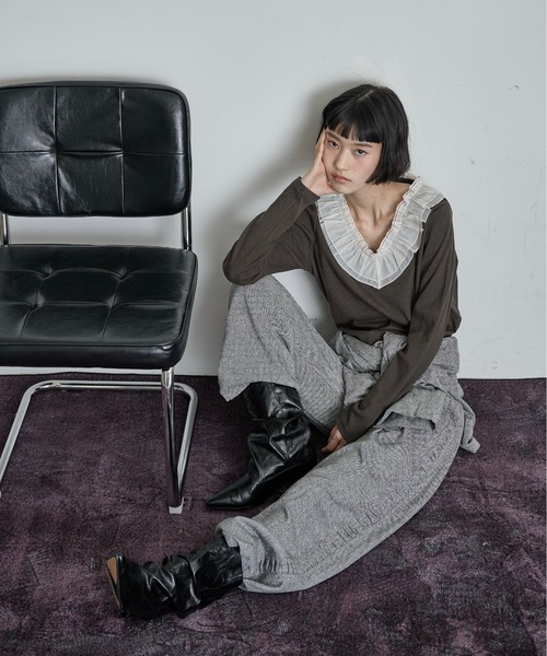 THE YOn(ザヨン)の「シアーフリル襟Vネックプルオーバー(Tシャツ/カットソー・レディース・ブラック/アイボリー/チャコールグレー・FREE)」の17枚目の写真