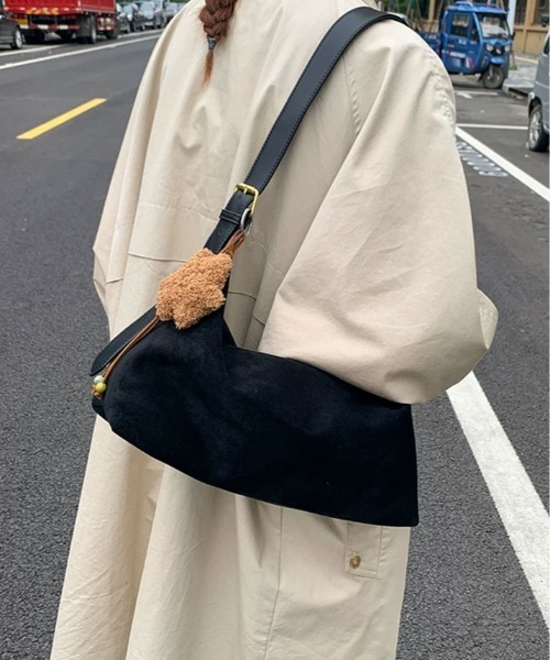 kirakiraShop（キラキラショップ）の「チャーム付き スエード調 ワンショルダーバッグ（ショルダーバッグ・レディース・ブラック/キャメル/ブラウン・FREE）」の13枚目の写真