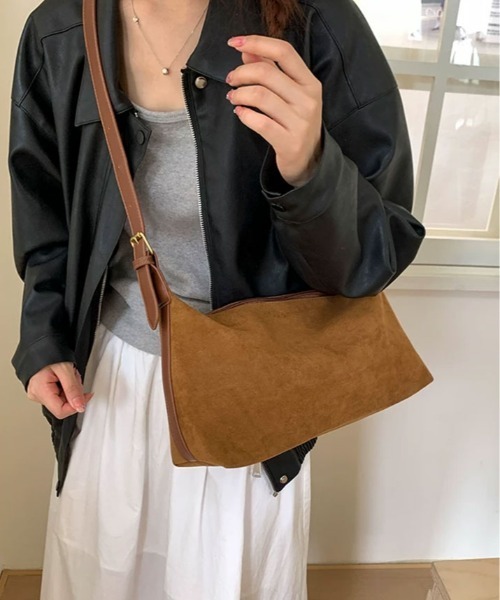 kirakiraShop（キラキラショップ）の「チャーム付き スエード調 ワンショルダーバッグ（ショルダーバッグ・レディース・ブラック/キャメル/ブラウン・FREE）」の12枚目の写真