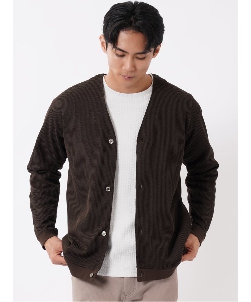 TAKA-Q(タカキュー)の「カーディガン メンズ 長袖 Vネック ボタン カットアウター ややゆったり ジャガード ラッセル(カーディガン/ボレロ・メンズ・ブラウン/ブラック・LARGE/X-LARGE/MEDIUM)」の2枚目の写真