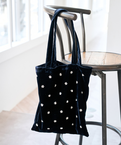 U by SPICK&SPAN(ユーバイスピックアンドスパン)の「UBY ビジューベロアトートバッグ(トートバッグ・レディース・カーキ/ピンク/チャコールグレー/ネイビー・FREE)」の3枚目の写真
