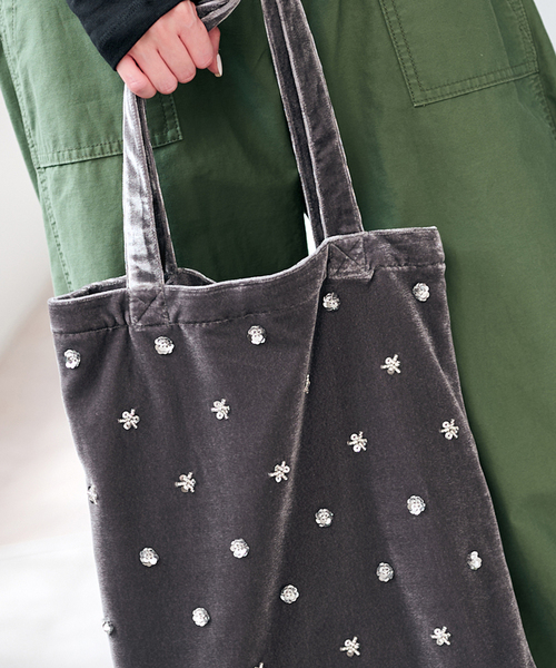 U by SPICK&SPAN(ユーバイスピックアンドスパン)の「UBY ビジューベロアトートバッグ(トートバッグ・レディース・カーキ/ピンク/チャコールグレー/ネイビー・FREE)」の6枚目の写真