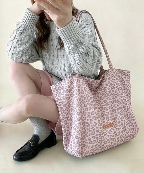 LA VORAGINE（ラ ヴォラジネ）の「【大容量・A4対応】リバーシブル両面使いレオパード柄トートバッグ（トートバッグ・レディース・PINK/BROWN/GRAY・FREE）」の3枚目の写真
