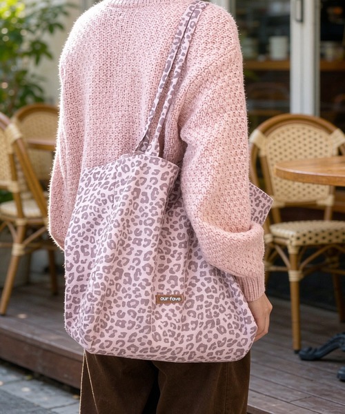 LA VORAGINE（ラ ヴォラジネ）の「【大容量・A4対応】リバーシブル両面使いレオパード柄トートバッグ（トートバッグ・レディース・PINK/BROWN/GRAY・FREE）」の17枚目の写真