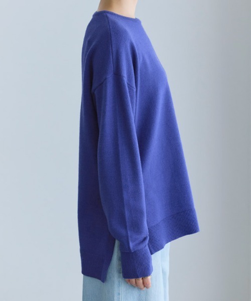 Pierrot（ピエロ）の「クルーネックプレミアムカシミヤタッチスリットオーバーニット（ニット/セーター・レディース・ダークブラウン/アイボリー/ブラック/ロイヤルブルー/チャコール・M/L/LL）」の13枚目の写真