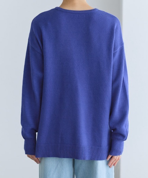 Pierrot（ピエロ）の「クルーネックプレミアムカシミヤタッチスリットオーバーニット（ニット/セーター・レディース・ダークブラウン/アイボリー/ブラック/ロイヤルブルー/チャコール・M/L/LL）」の14枚目の写真