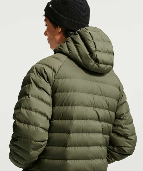 NIKE(ナイキ)の「ナイキ ウィンドランナー メンズ ライトウェイト ダウン マイクロチャネル ジャケット / Nike Windrunner Men's Lightweight Down Microchannel Jacket JA0742-222 Medium Olive(ダウンジャケット/コート・メンズ・オリーブ・S/L/M/2XL)」の5枚目の写真