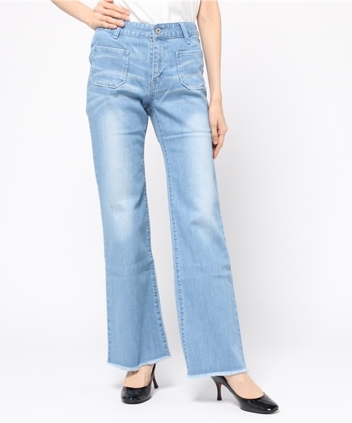 IEDIT（イディット）の「【股下丈が選べる】ミルブロウズ　ひかえめフレアーがちょうどいいヴィンテージライクワイドデニムパンツ　（デニムパンツ・レディース・ライトブルー/ブルー・1/6/10/7/2/8/3/4/9/5）」の17枚目の写真