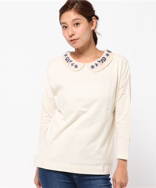 POU DOU DOU（プードゥドゥ）の「お花刺繍衿プルオーバー（Tシャツ/カットソー・レディース・ネイビー/アイボリー/キャメル・3）」の2枚目の写真