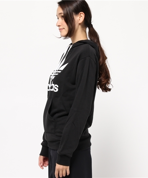 adidas（アディダス）の「【adicolor】 パーカー [TREFOIL LONG HOODIE]（パーカー・レディース・ブラック・SMALL/MEDIUM/LARGE/X-SMALL/XX-LARGE/XXX-LARGE）」の3枚目の写真