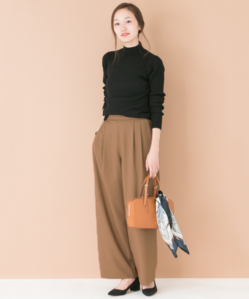 URBAN RESEARCH(アーバンリサーチ)の「UR ブライトサージタックワイドパンツ(その他パンツ・レディース・ライトベージュ/ライトグレー/キャメル・38/36)」の6枚目の写真