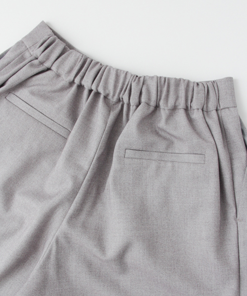 URBAN RESEARCH(アーバンリサーチ)の「UR ブライトサージタックワイドパンツ(その他パンツ・レディース・ライトベージュ/ライトグレー/キャメル・38/36)」の13枚目の写真