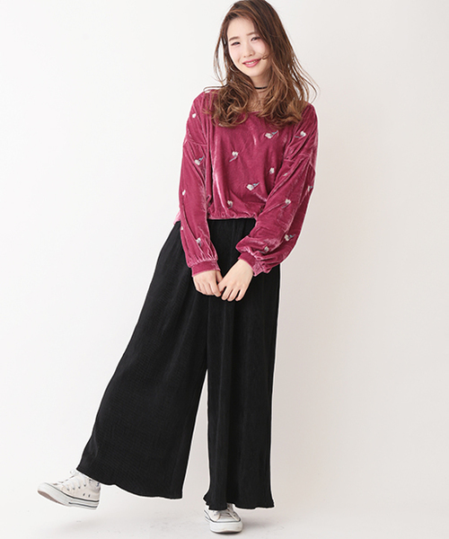 one after another NICE CLAUP(ワンアフターアナザーナイスクラップ)の「刺しゅう*ベロアVネックプルオーバー(Tシャツ/カットソー・レディース・ピンク/アイボリー/ブラック・FREE)」の18枚目の写真
