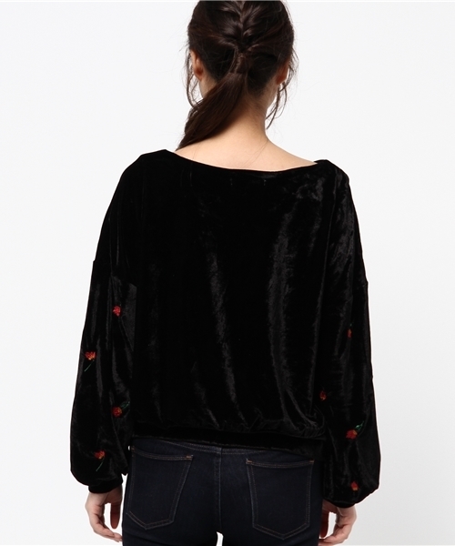 one after another NICE CLAUP(ワンアフターアナザーナイスクラップ)の「刺しゅう*ベロアVネックプルオーバー(Tシャツ/カットソー・レディース・ピンク/アイボリー/ブラック・FREE)」の6枚目の写真