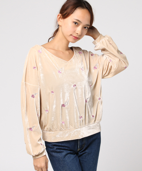 one after another NICE CLAUP(ワンアフターアナザーナイスクラップ)の「刺しゅう*ベロアVネックプルオーバー(Tシャツ/カットソー・レディース・ピンク/アイボリー/ブラック・FREE)」の11枚目の写真