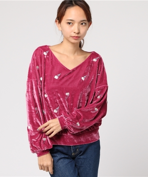 one after another NICE CLAUP(ワンアフターアナザーナイスクラップ)の「刺しゅう*ベロアVネックプルオーバー(Tシャツ/カットソー・レディース・ピンク/アイボリー/ブラック・FREE)」の12枚目の写真