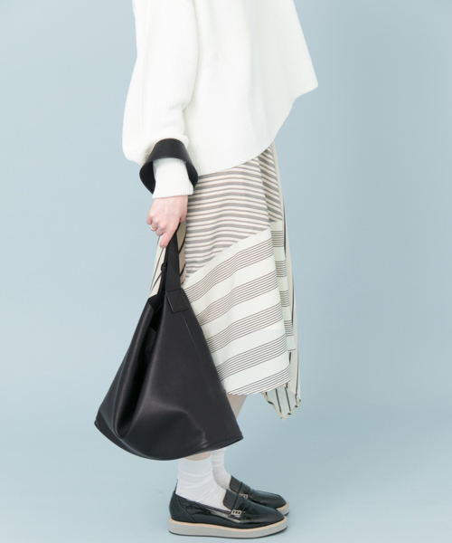 KBF（ケイビーエフ）の「KBF　2WAYトートバッグ（トートバッグ・レディース・ピンクベージュ/ライトグレー/ブラック・ONE）」の2枚目の写真