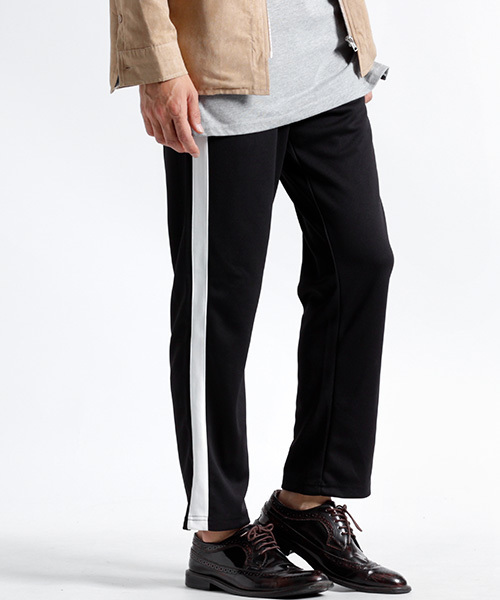 MONO-MART（モノマート）の「テーパードシルエットラインパンツ セミワイド トラックパンツ（その他パンツ・メンズ・ブラック/ブラック×レッド/パープル系その他/ブラック×ゴールド・FREE）」の13枚目の写真